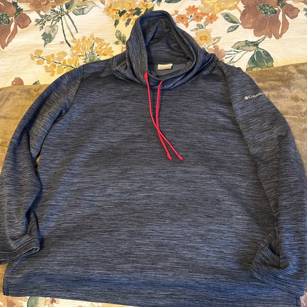 L Columbia Pullover Sweater